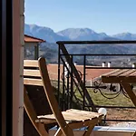 Gm Luxury Apartament Kalawrita