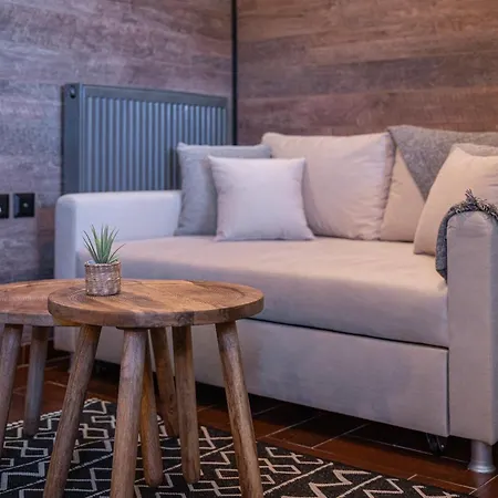 Gm Luxury Apartament Kalawrita